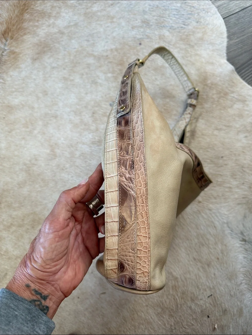Vintage Brahmin Beige Leather Hobo Shoulder Bag Croc Trim Quiet Luxury